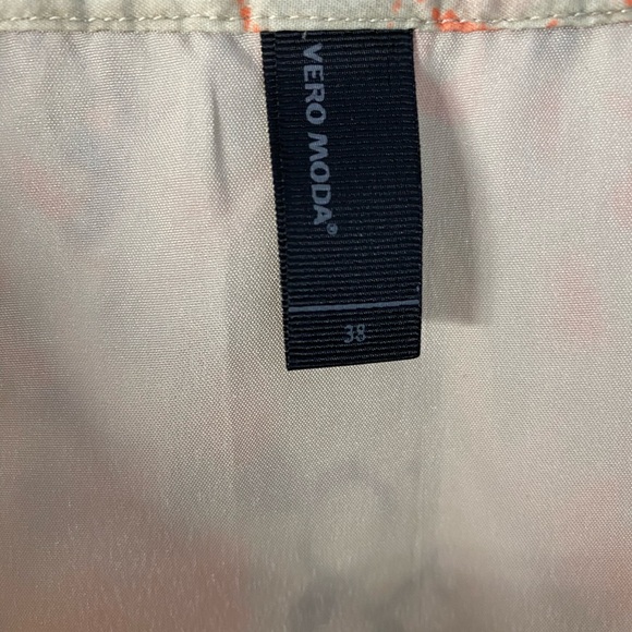 light summer skirt - Picture 4 of 6